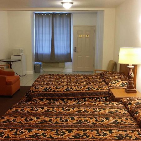 Country Regency Inn & Suites Manvel Εξωτερικό φωτογραφία