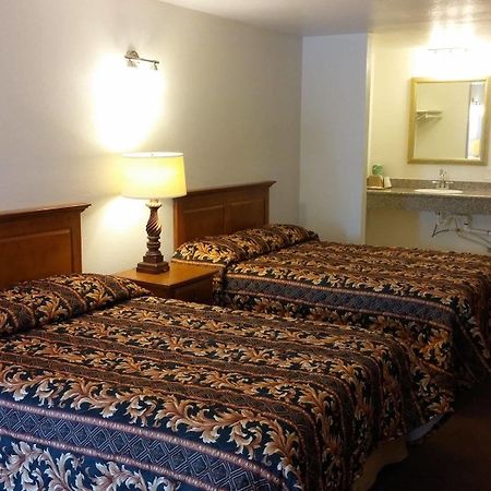 Country Regency Inn & Suites Manvel Εξωτερικό φωτογραφία