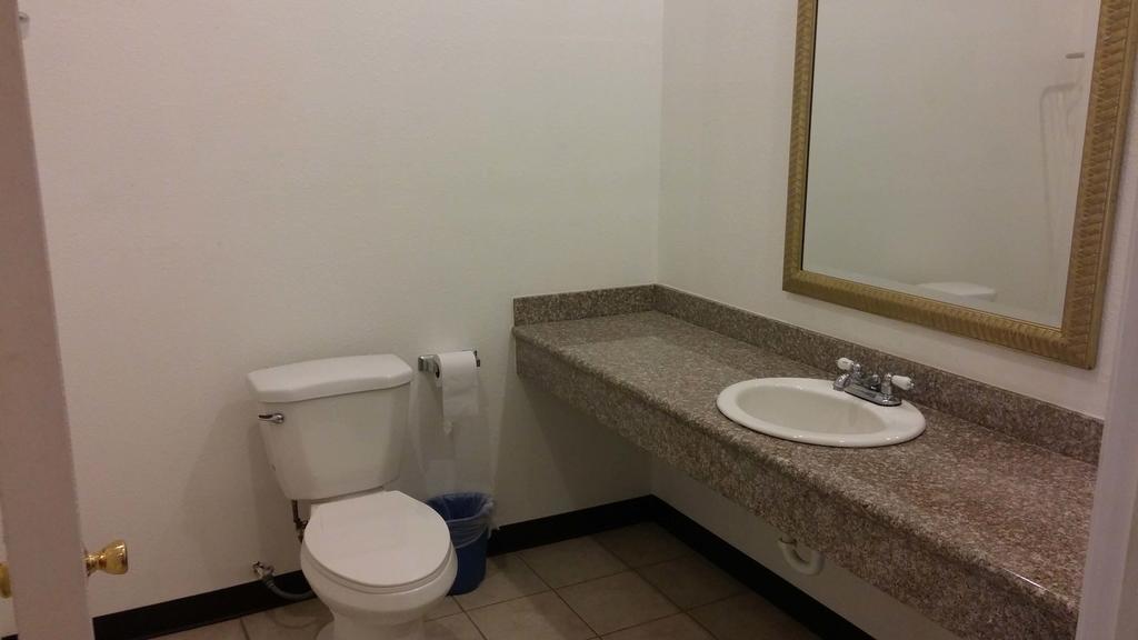 Country Regency Inn & Suites Manvel Δωμάτιο φωτογραφία
