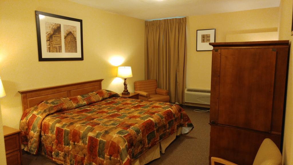 Country Regency Inn & Suites Manvel Εξωτερικό φωτογραφία