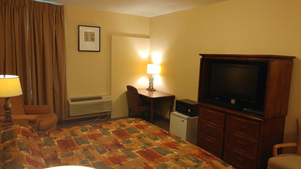 Country Regency Inn & Suites Manvel Εξωτερικό φωτογραφία
