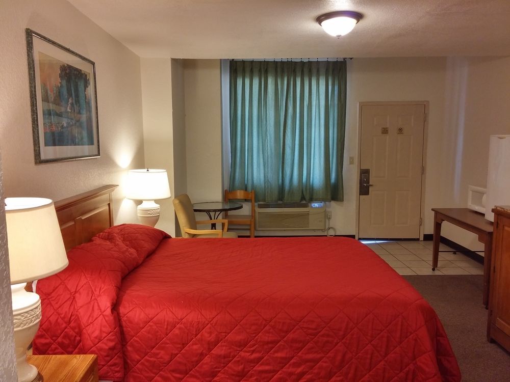 Country Regency Inn & Suites Manvel Εξωτερικό φωτογραφία