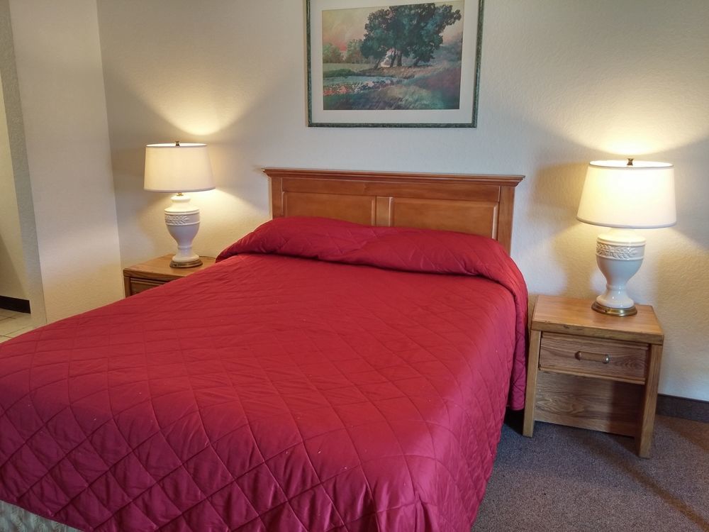 Country Regency Inn & Suites Manvel Εξωτερικό φωτογραφία
