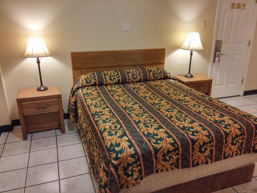 Country Regency Inn & Suites Manvel Εξωτερικό φωτογραφία