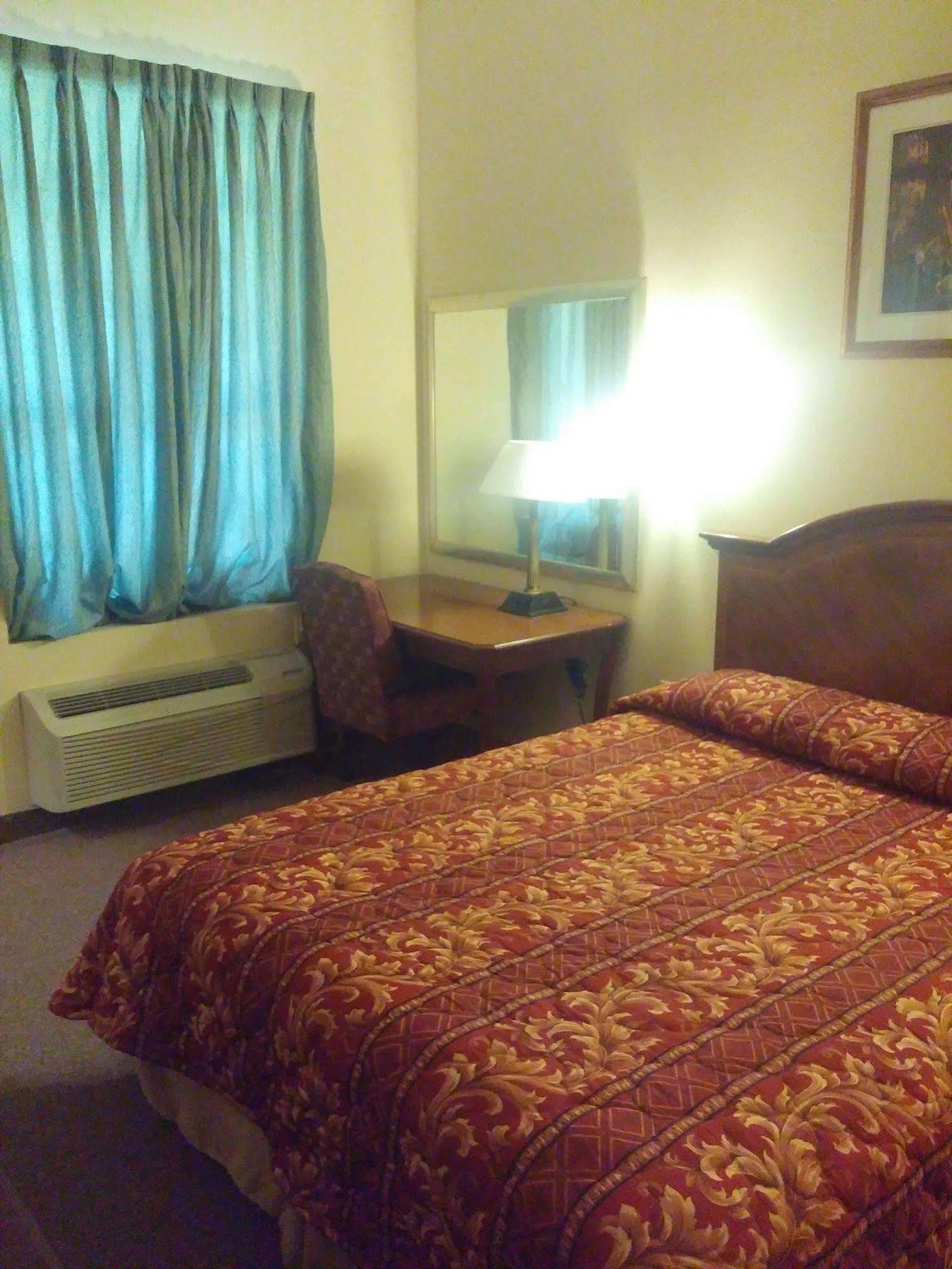Country Regency Inn & Suites Manvel Εξωτερικό φωτογραφία