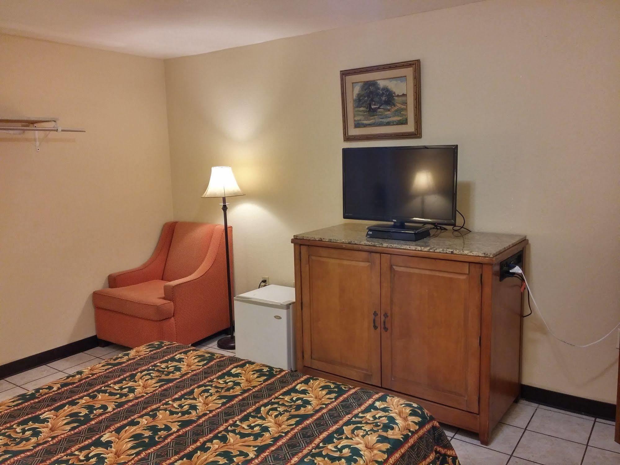 Country Regency Inn & Suites Manvel Εξωτερικό φωτογραφία