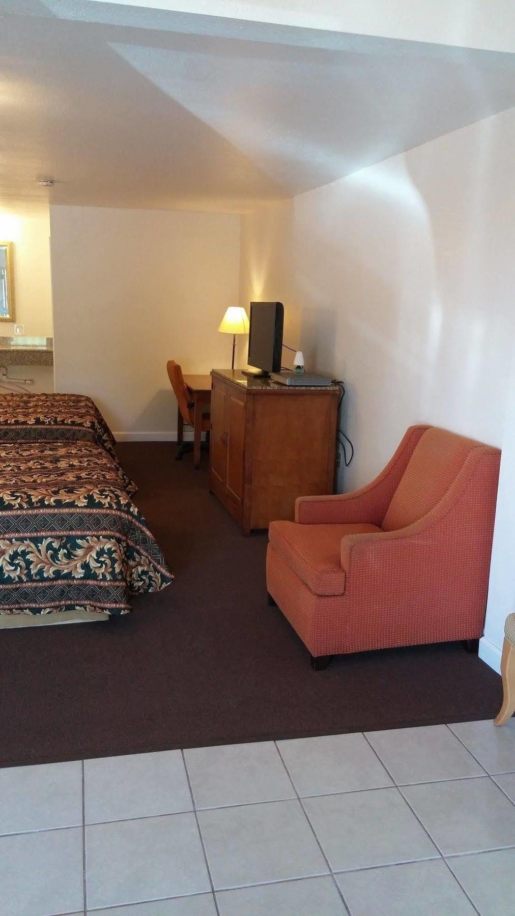 Country Regency Inn & Suites Manvel Εξωτερικό φωτογραφία