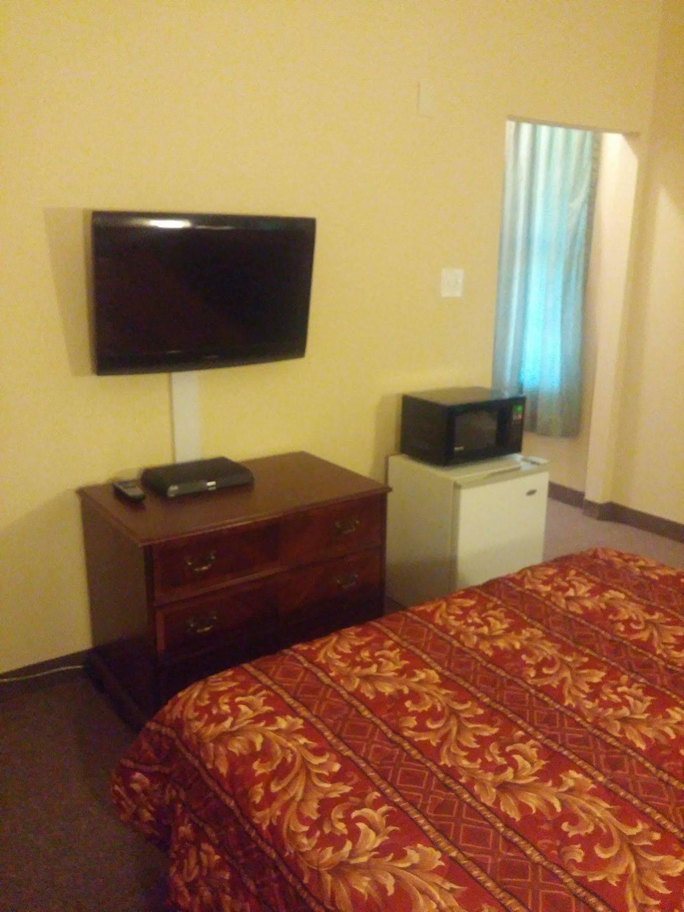 Country Regency Inn & Suites Manvel Εξωτερικό φωτογραφία