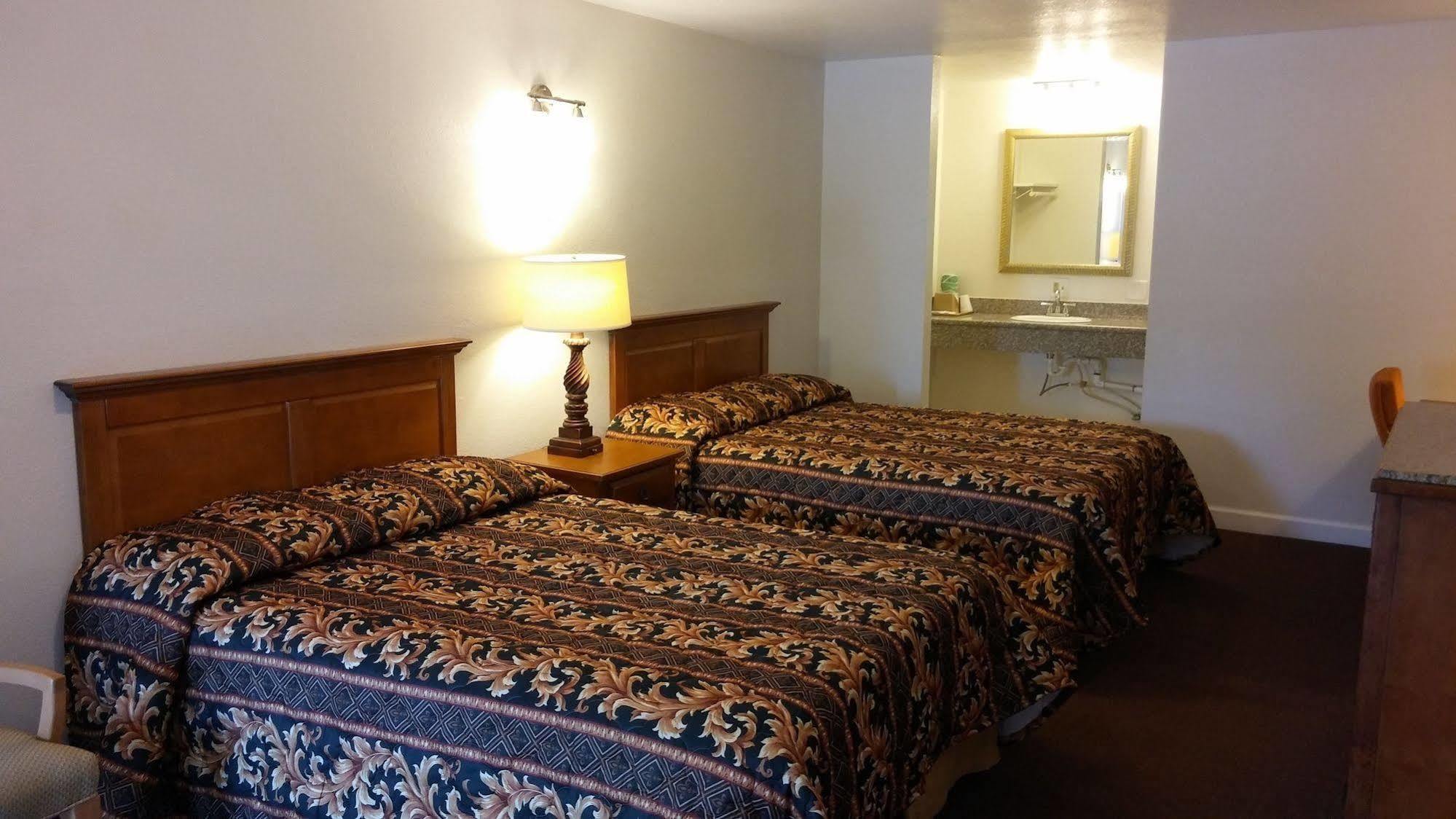Country Regency Inn & Suites Manvel Εξωτερικό φωτογραφία