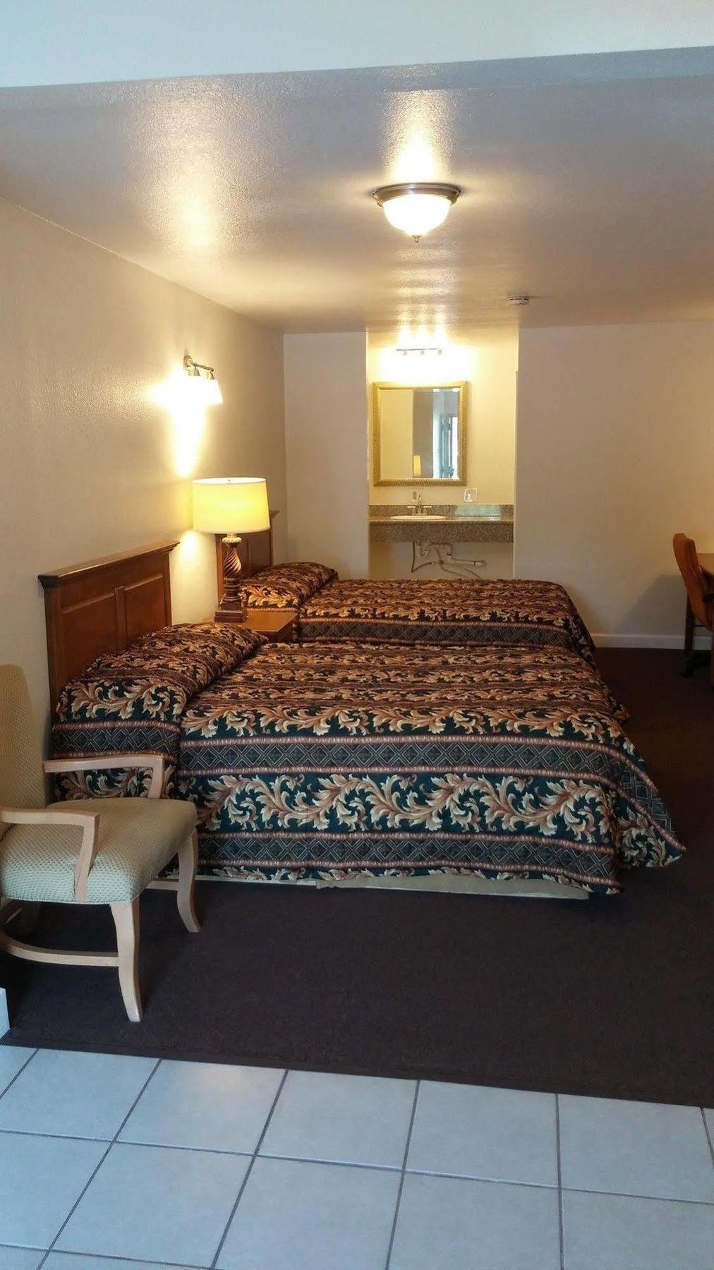 Country Regency Inn & Suites Manvel Εξωτερικό φωτογραφία