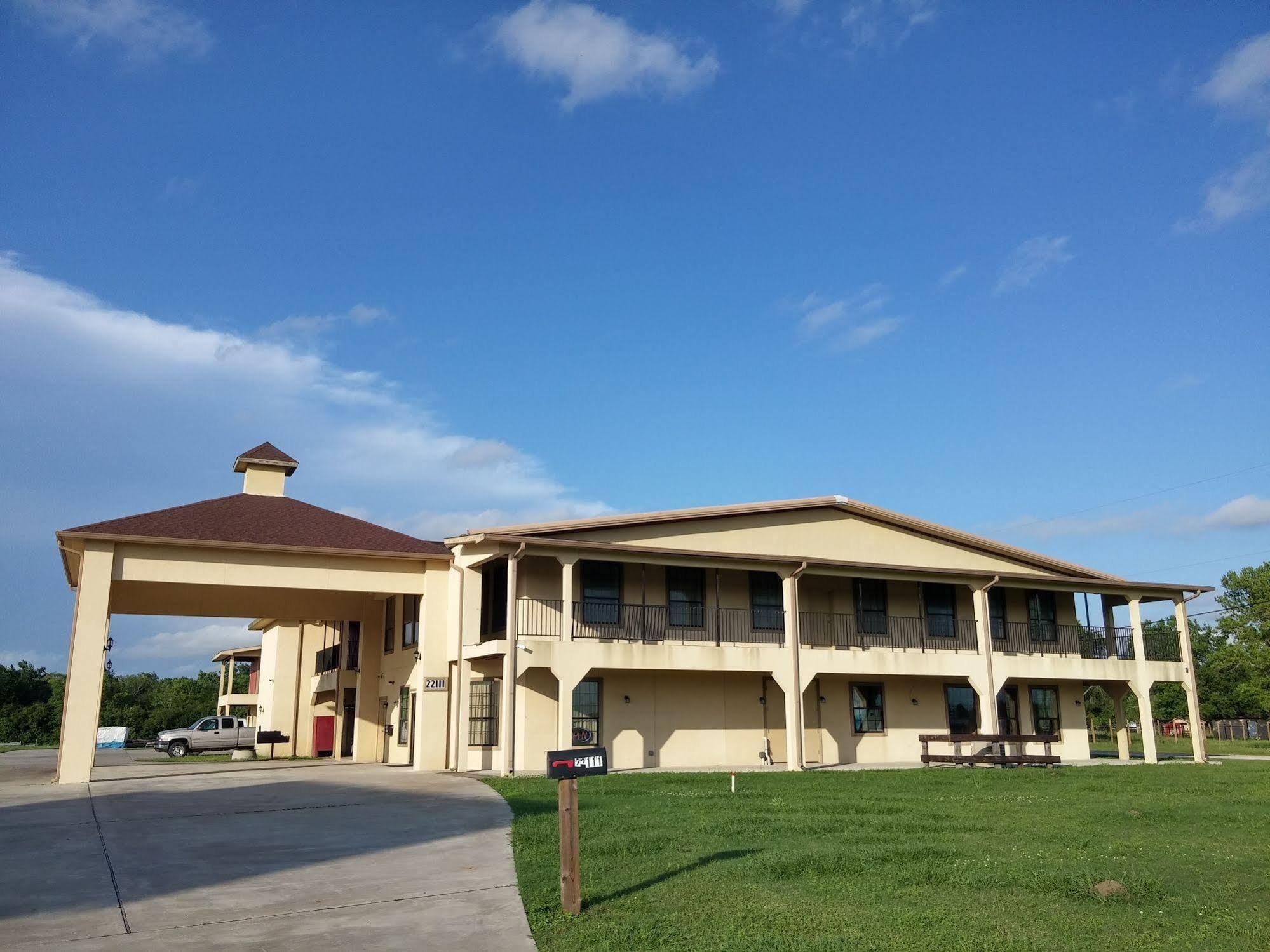 Country Regency Inn & Suites Manvel Εξωτερικό φωτογραφία