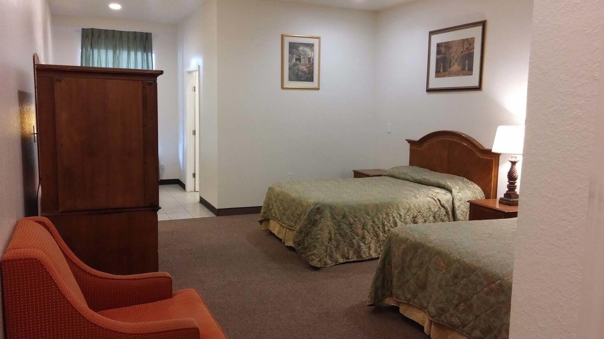 Country Regency Inn & Suites Manvel Εξωτερικό φωτογραφία